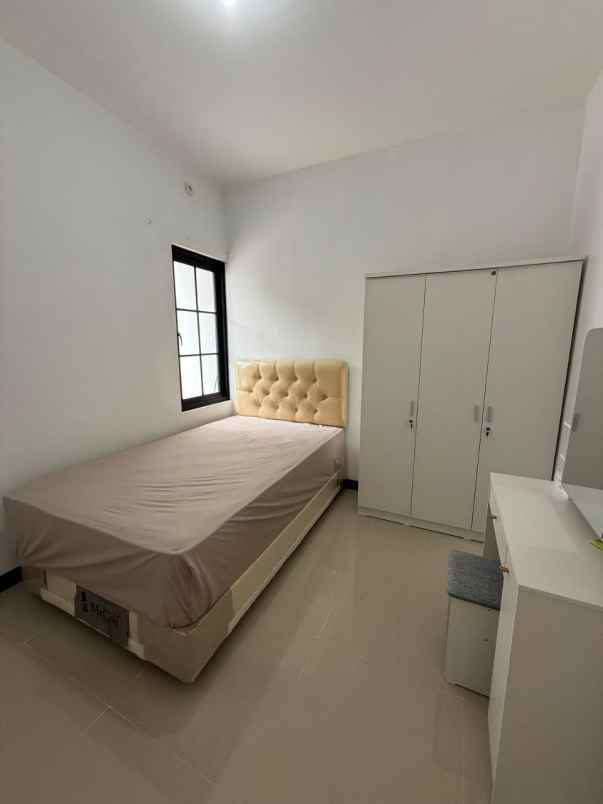 dijual rumah perumahan green mansion