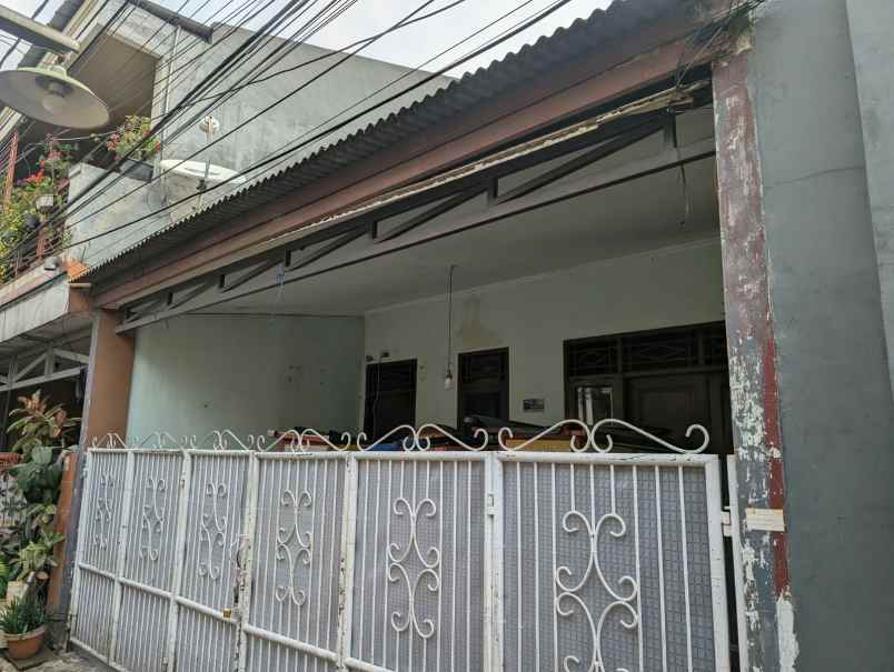 dijual rumah perumnas klender duren sawit