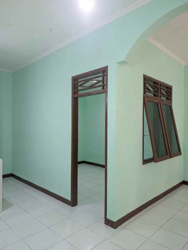 dijual rumah perumnas klender duren sawit