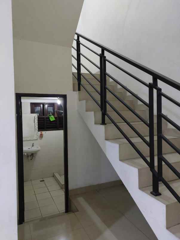 dijual rumah pesona khayangan depok