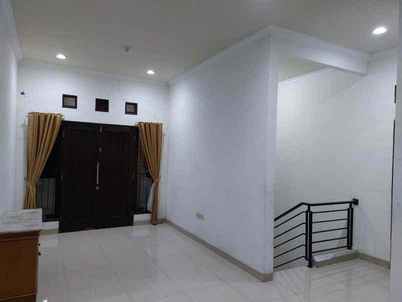 dijual rumah pesona khayangan depok