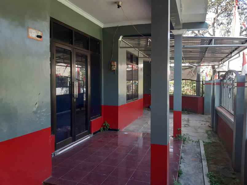 dijual rumah pojok di perumahan bumi mangli permai