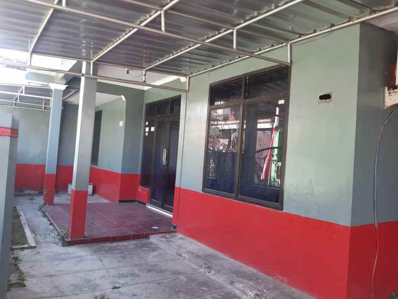 dijual rumah pojok di perumahan bumi mangli permai