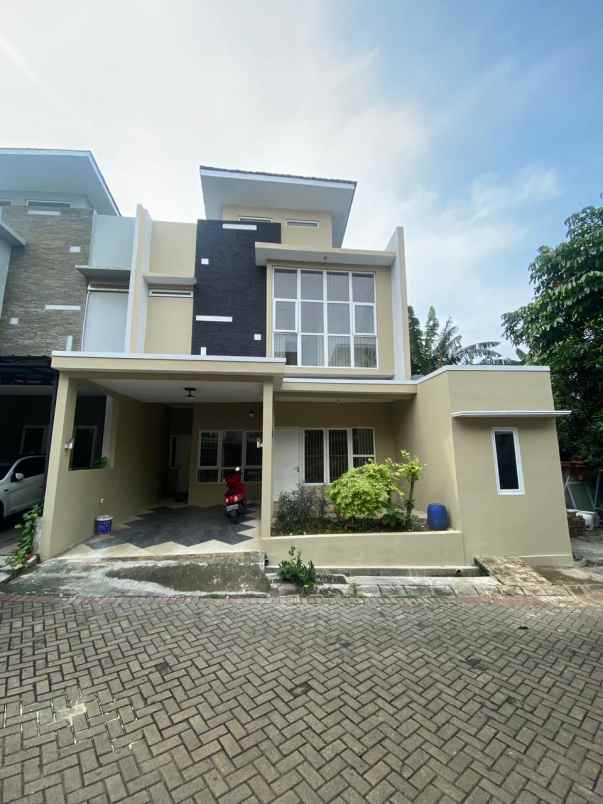 dijual rumah pondok kelapa