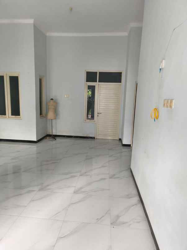 dijual rumah puri safira regency