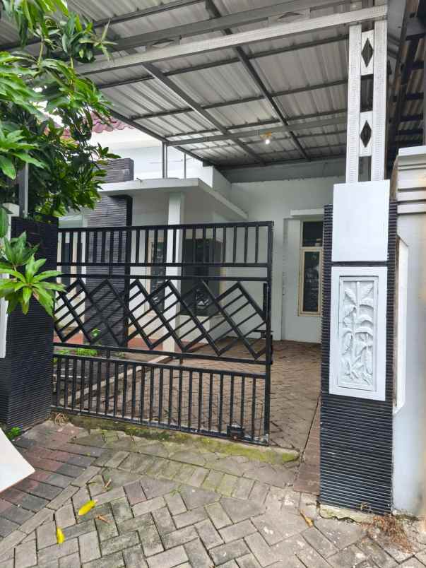 dijual rumah puri safira regency