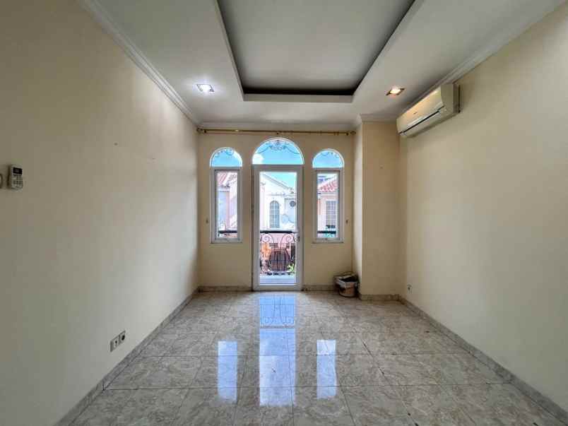 dijual rumah raffles hills housing