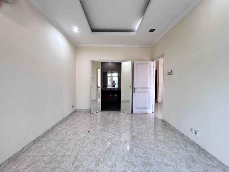 dijual rumah raffless hills cibubur