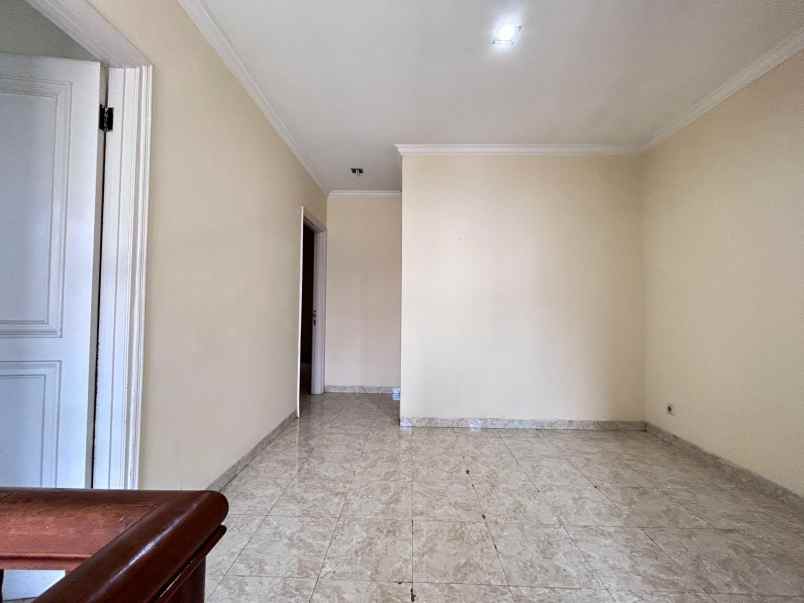 dijual rumah raffless hills cibubur