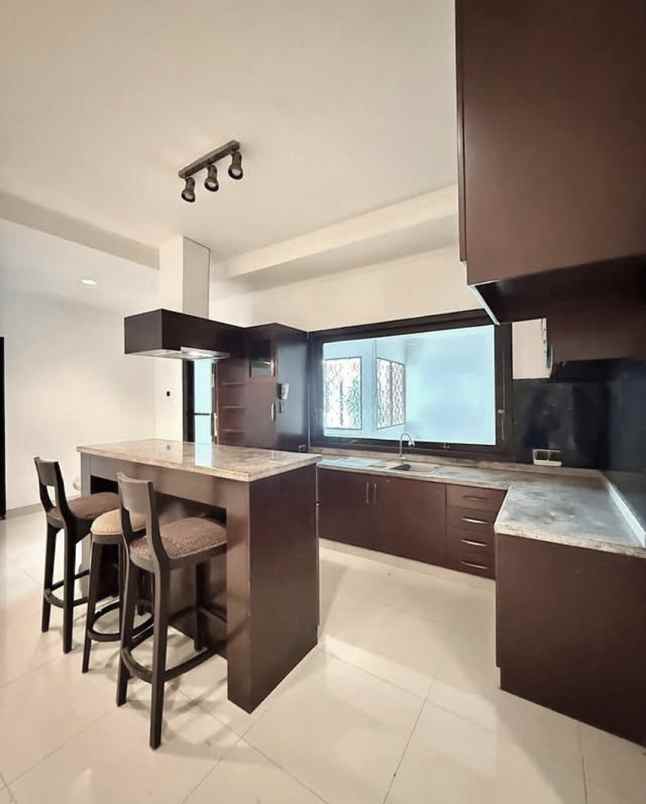 dijual rumah rapi dan siap huni menteng jakarta pusat
