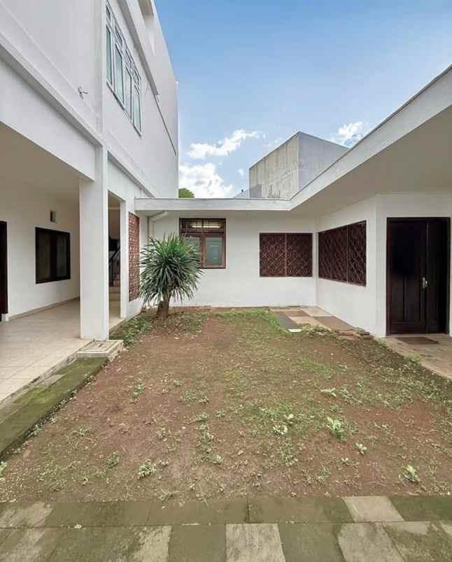 dijual rumah rapi dan siap huni menteng jakarta pusat