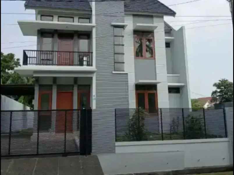 dijual rumah rawalumbu