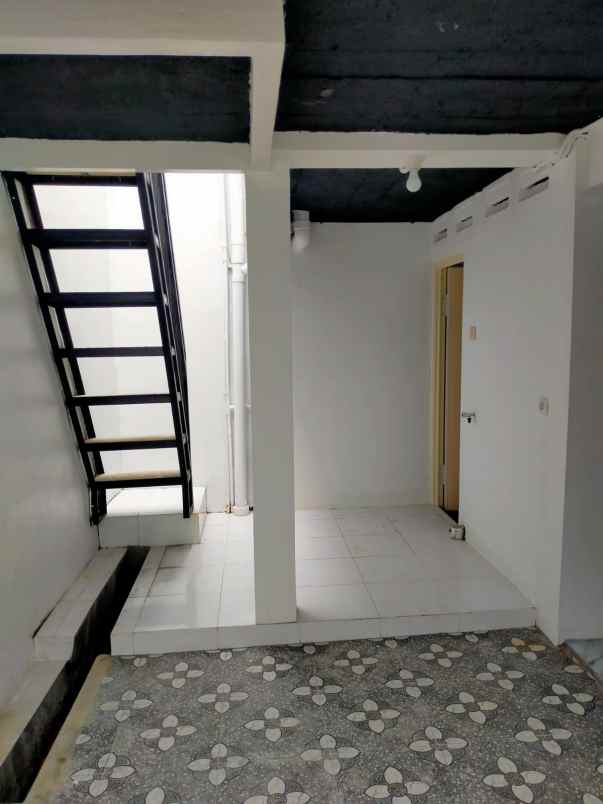 dijual rumah rempoa ciputat