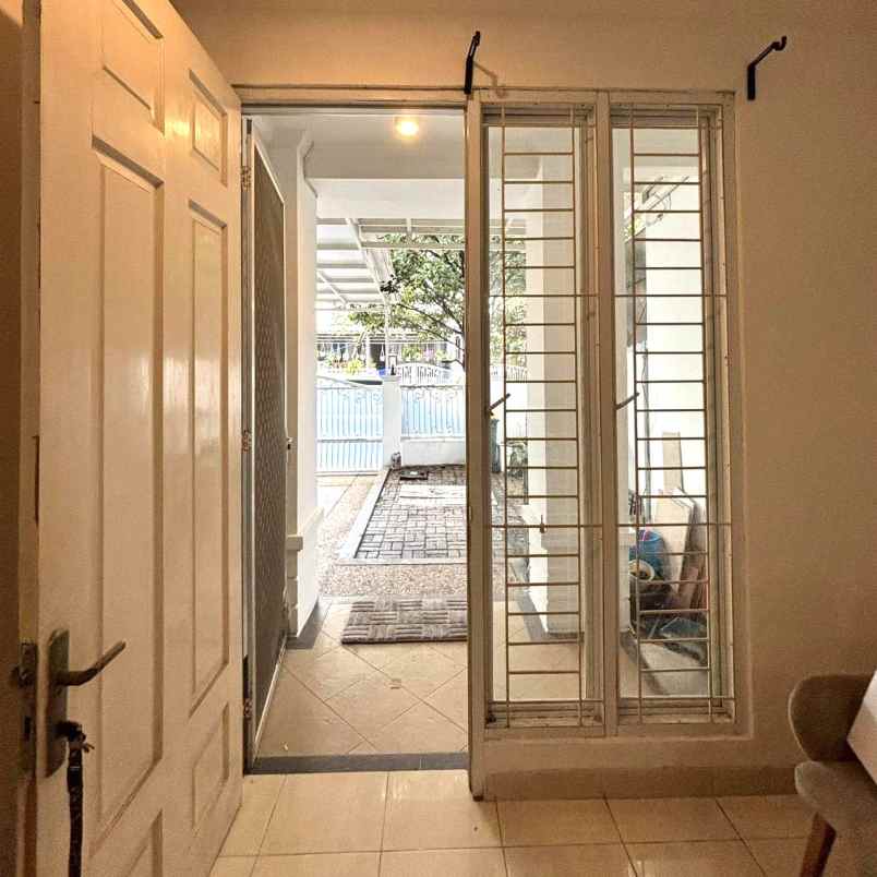 dijual rumah royal residence