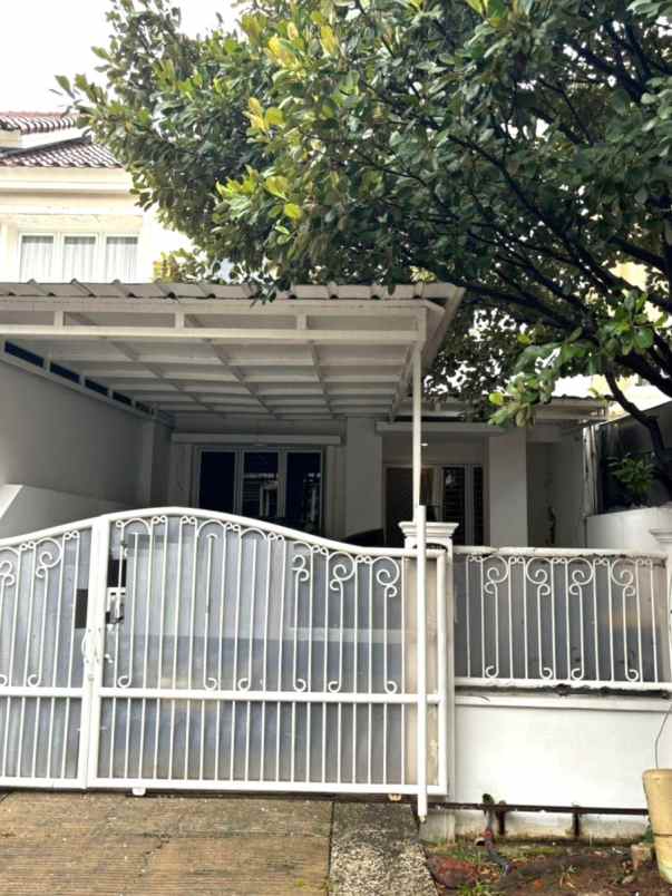 dijual rumah royal residence