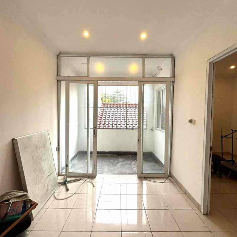 dijual rumah royal residence