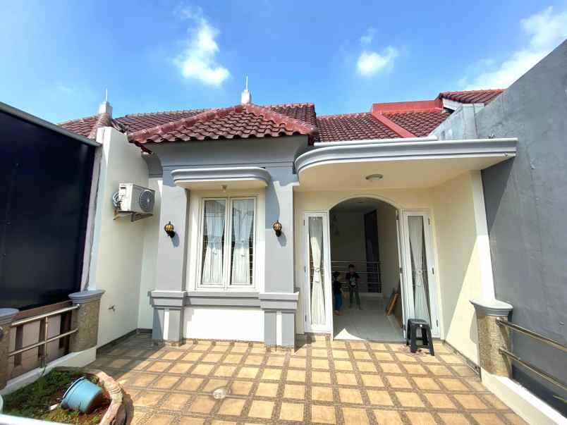dijual rumah royal residence