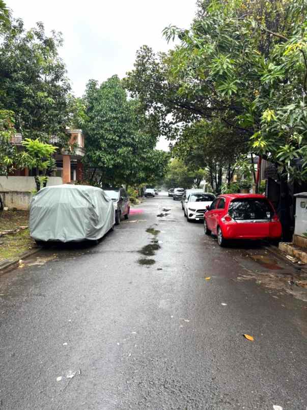 dijual rumah royal residence