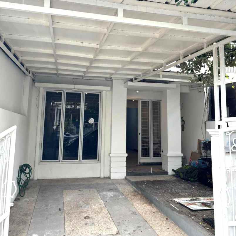 dijual rumah royal residence