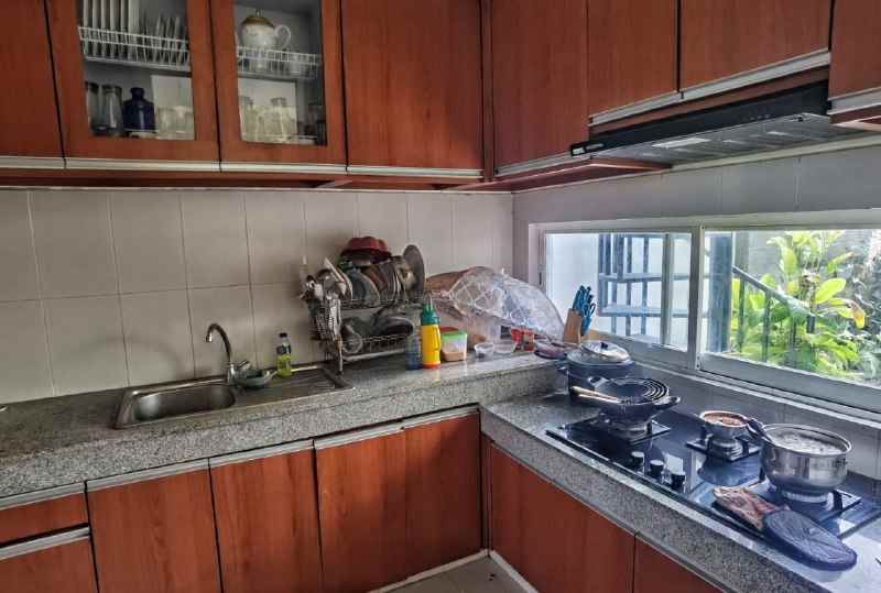 dijual rumah royal residence