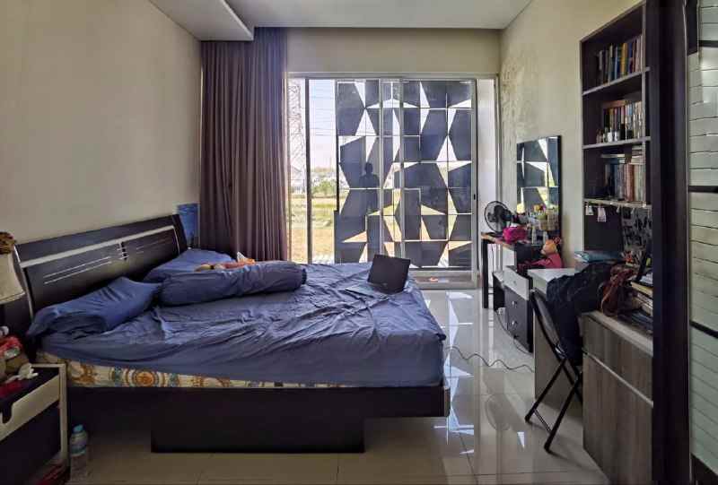 dijual rumah royal residence