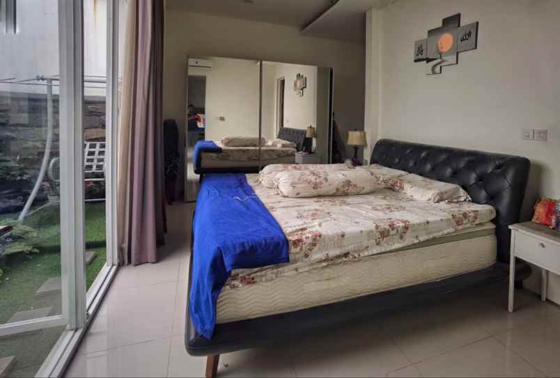 dijual rumah royal residence