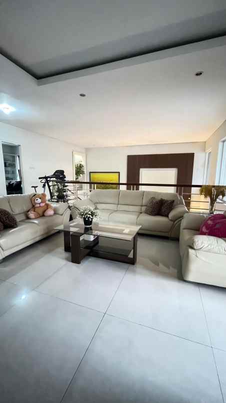 dijual rumah royal residence