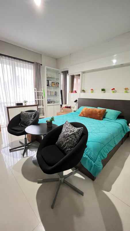 dijual rumah royal residence