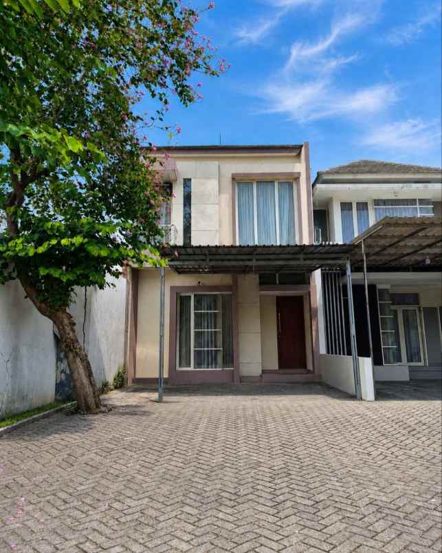 dijual rumah royal residence