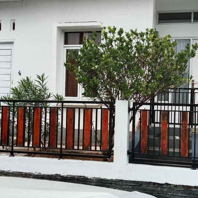 dijual rumah sariwangi