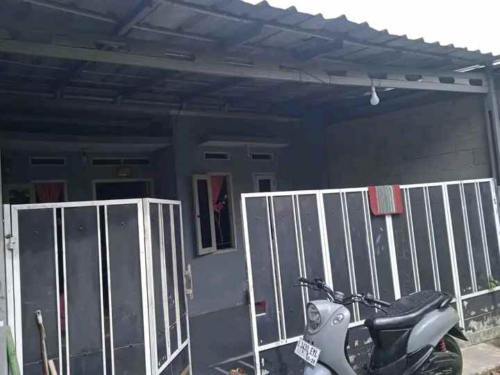 dijual rumah secondary non cluster ciherang depok
