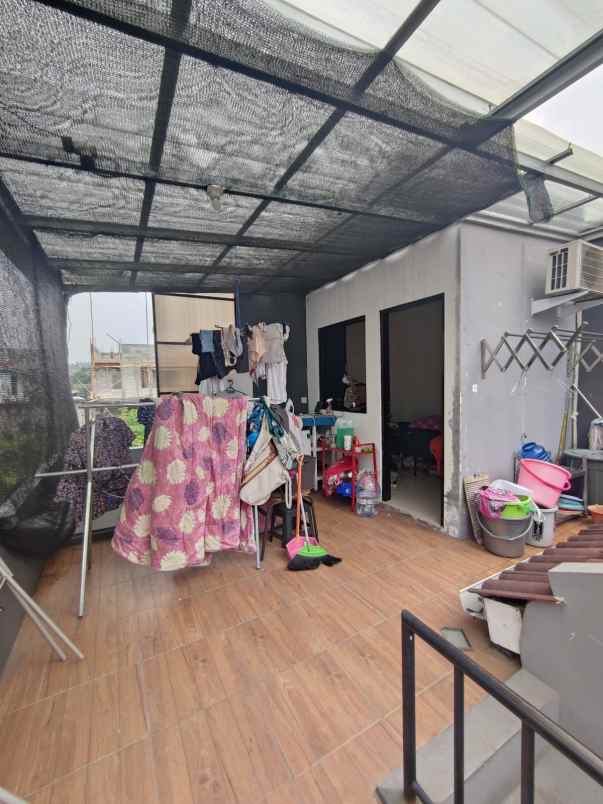 dijual rumah secondary siap huni lokasi strategis