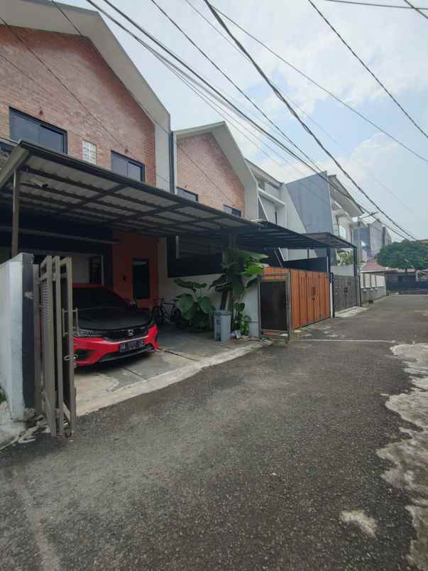 dijual rumah secondary siap huni lokasi strategis