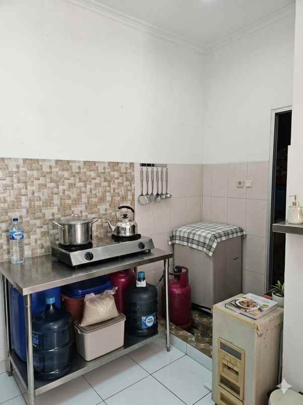 dijual rumah sektor 6