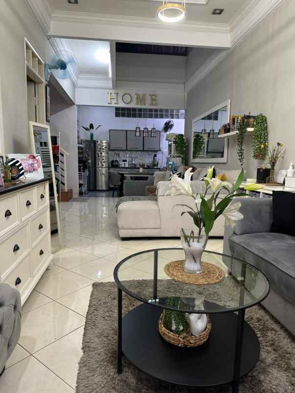 dijual rumah sektor 7b