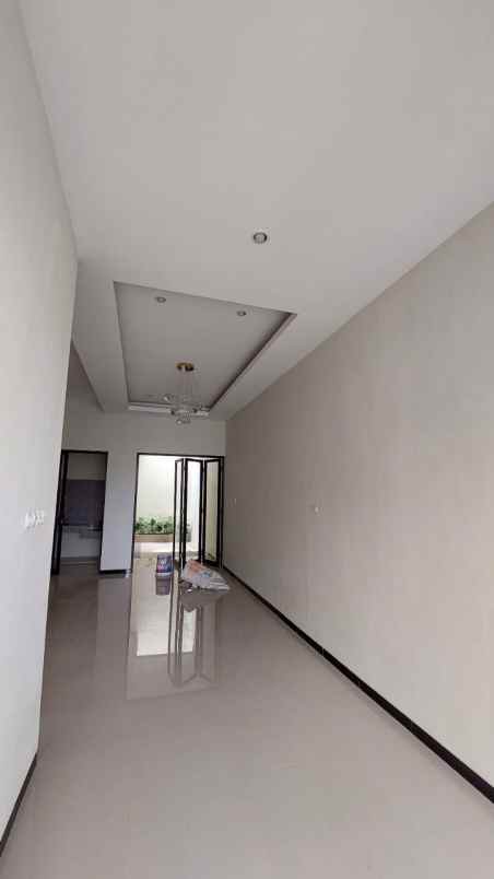 dijual rumah semampir