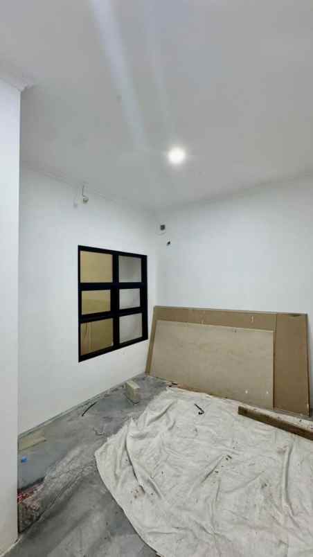 dijual rumah semolowaru