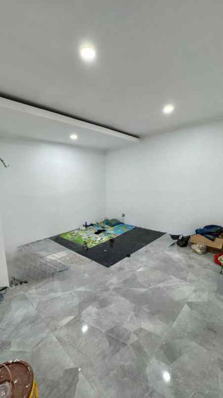 dijual rumah semolowaru