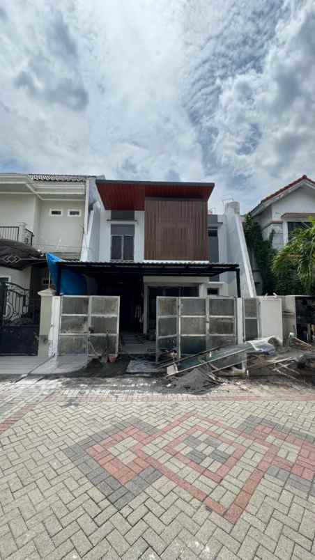 dijual rumah semolowaru
