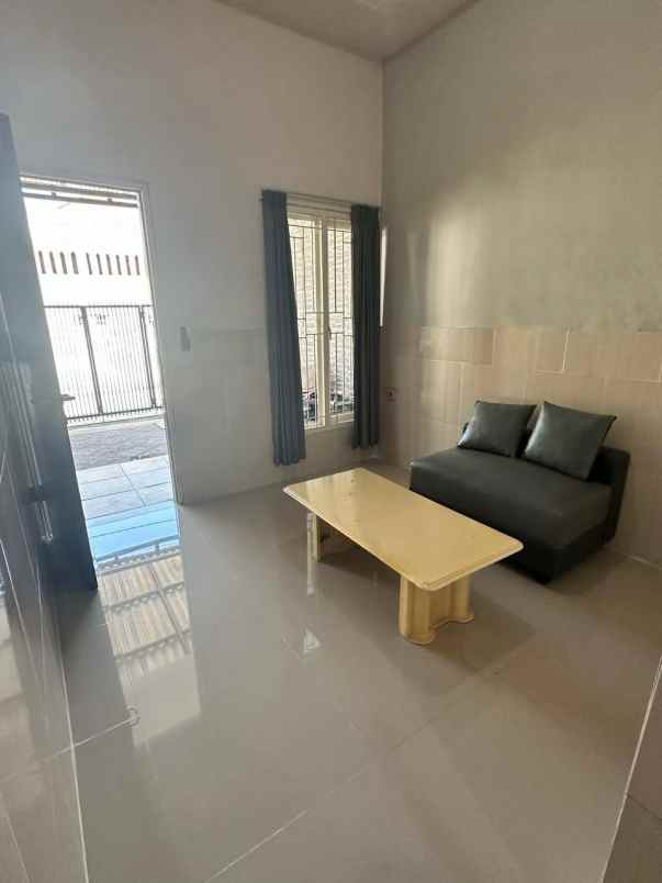 dijual rumah semolowaru