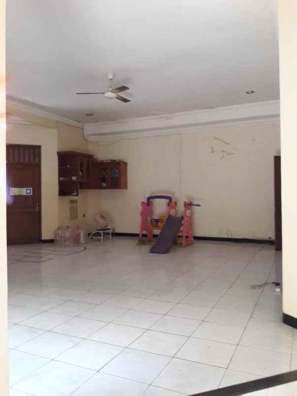 dijual rumah semolowaru selatan