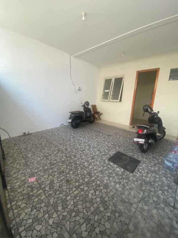 dijual rumah semolowaru selatan