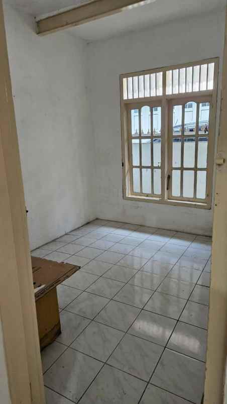 dijual rumah setro baru surabaya