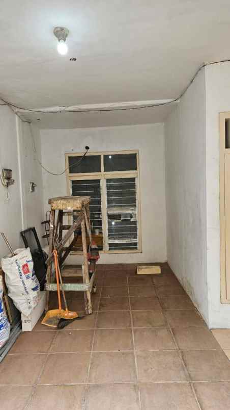 dijual rumah setro baru surabaya