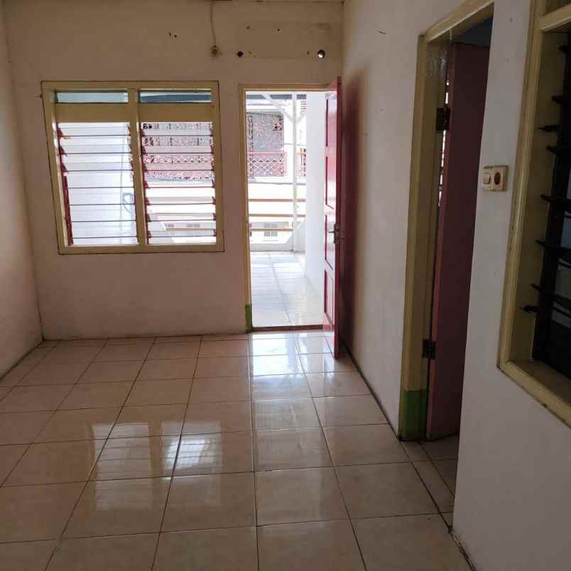 dijual rumah setro baru surabaya