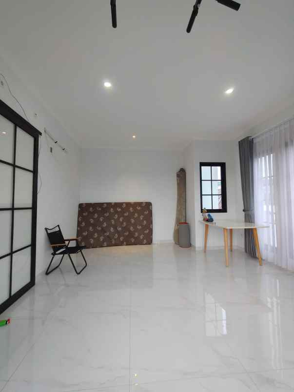 dijual rumah setu cipayung jaktim