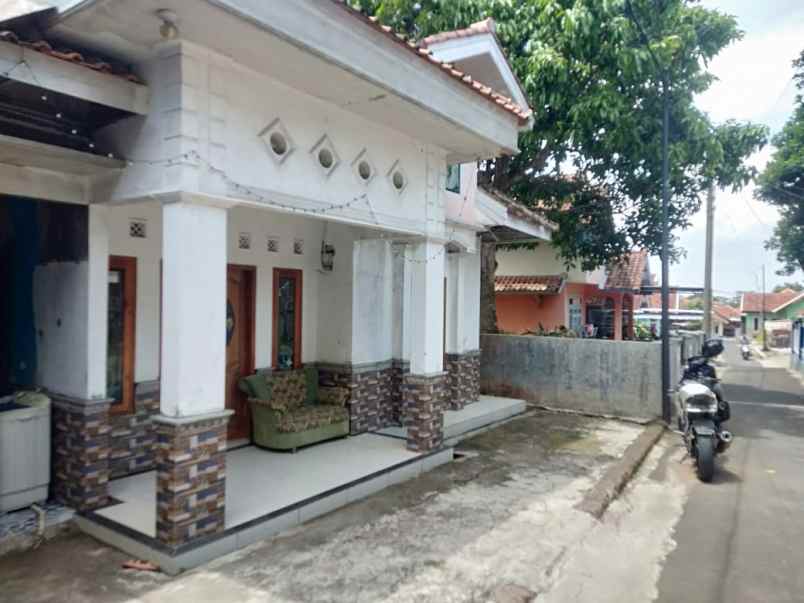 dijual rumah siap huni akses jl mobil ada garasi