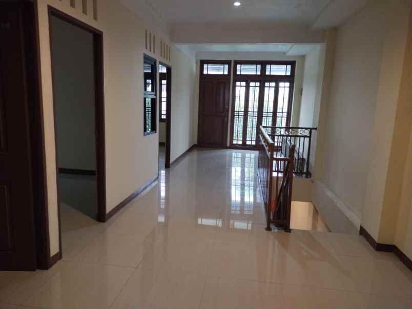 dijual rumah siap huni dg ukiran jepara di beji depok
