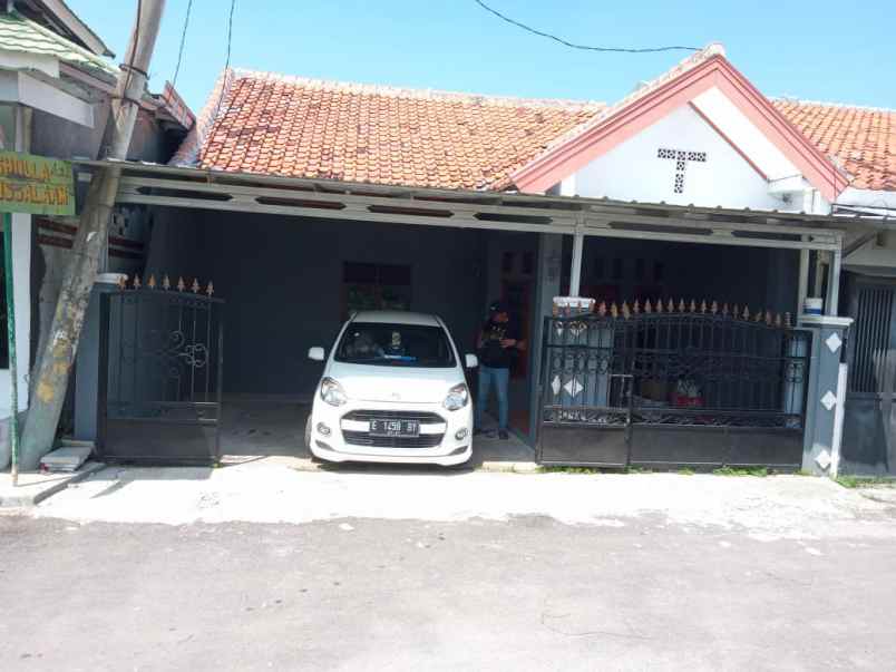 dijual rumah siap huni strategis