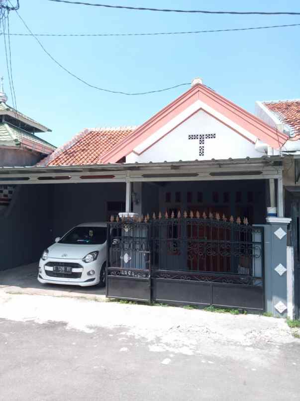 dijual rumah siap huni strategis